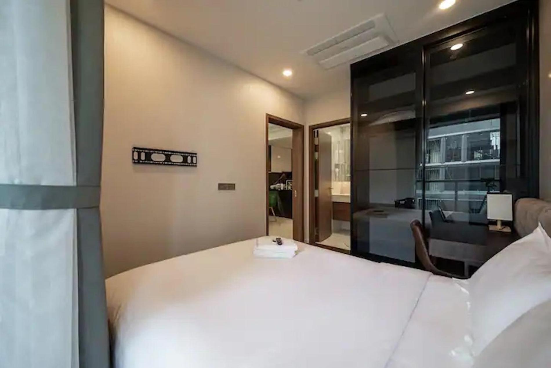 The Metropole -Complex "Opera, Crest, Galleria " -Free Pool-Gym-Sauna Room-Yoga Room โฮจิมินห์ซิตี้ ภายนอก รูปภาพ