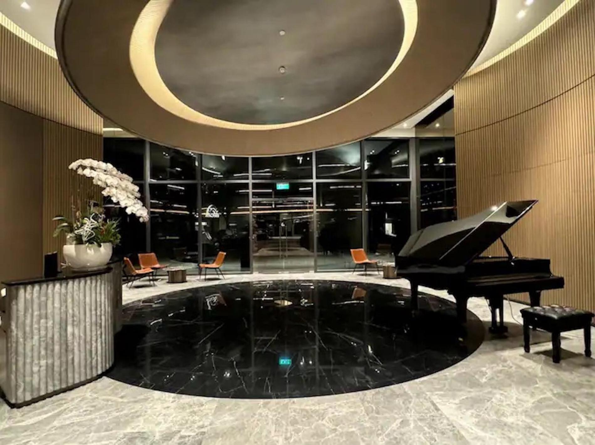 The Metropole -Complex "Opera, Crest, Galleria " -Free Pool-Gym-Sauna Room-Yoga Room โฮจิมินห์ซิตี้ ภายนอก รูปภาพ