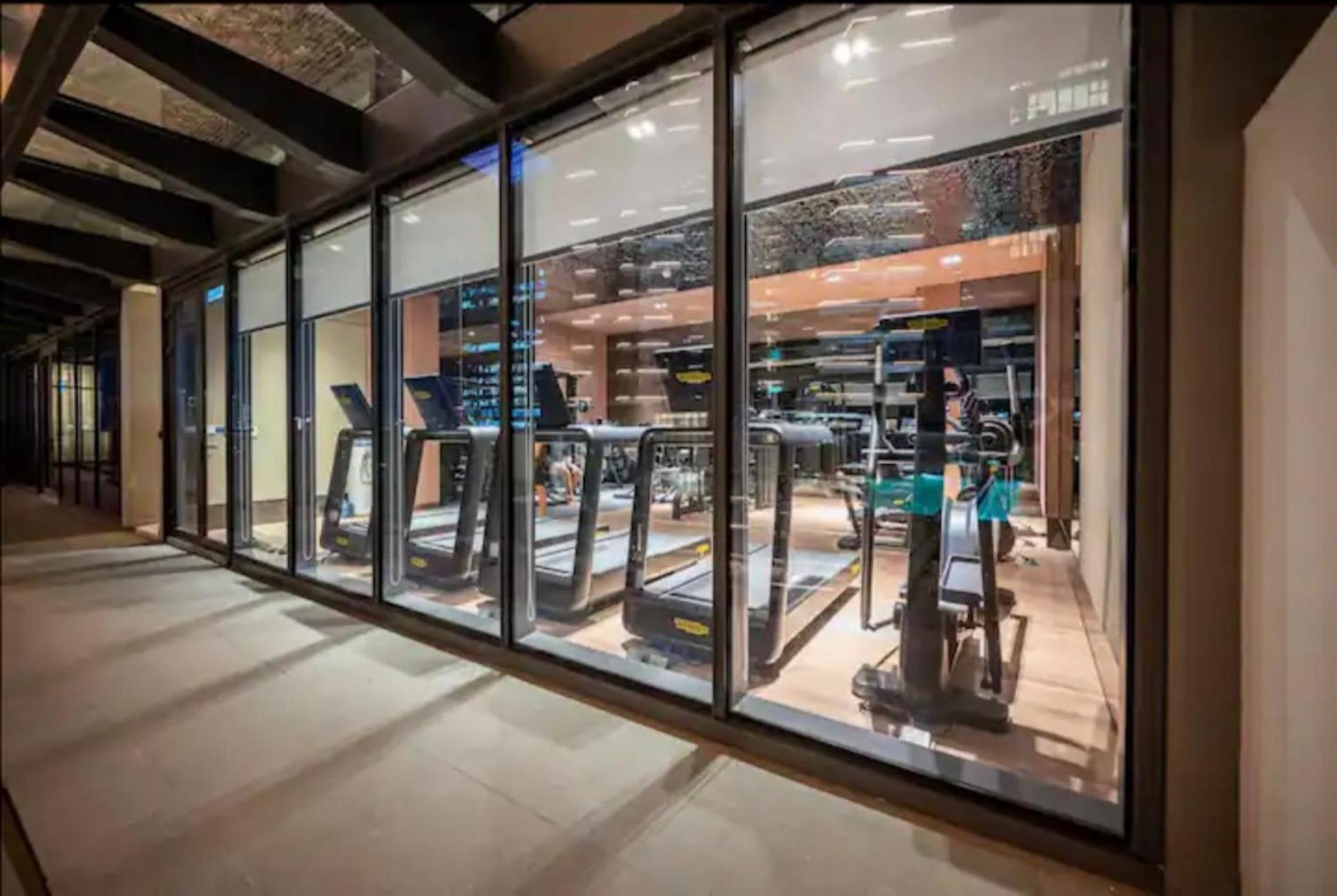 The Metropole -Complex "Opera, Crest, Galleria " -Free Pool-Gym-Sauna Room-Yoga Room โฮจิมินห์ซิตี้ ภายนอก รูปภาพ