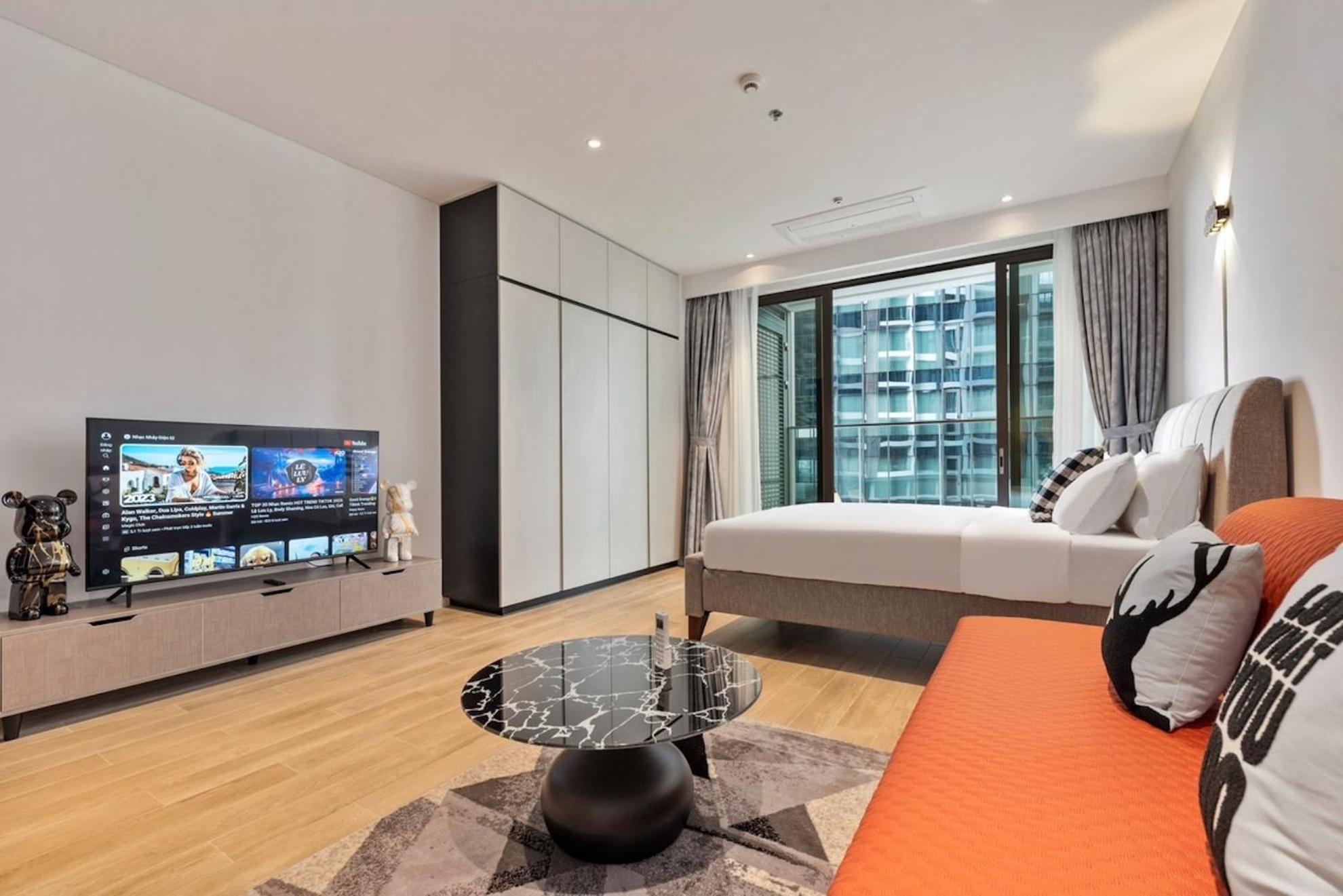 The Metropole -Complex "Opera, Crest, Galleria " -Free Pool-Gym-Sauna Room-Yoga Room โฮจิมินห์ซิตี้ ภายนอก รูปภาพ