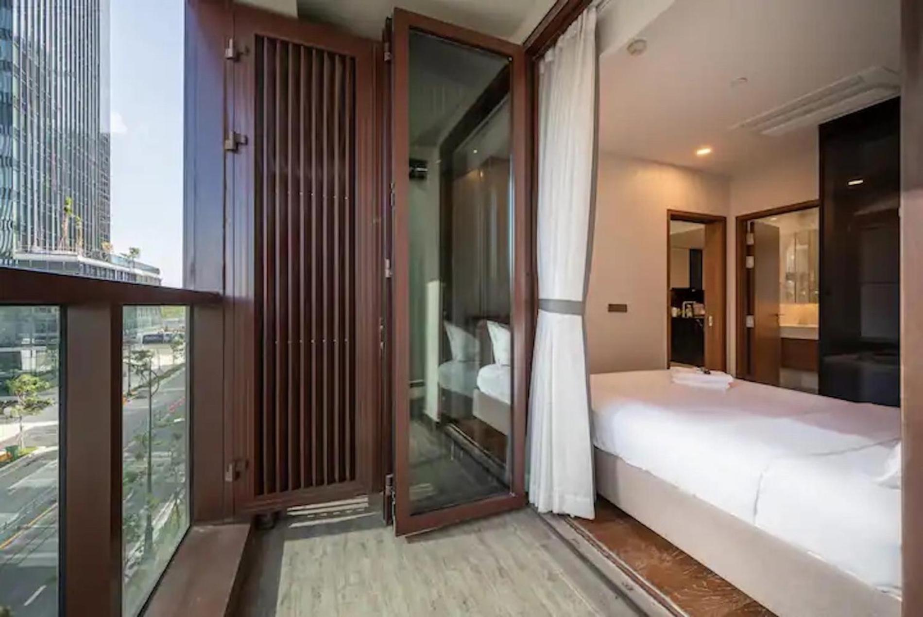 The Metropole -Complex "Opera, Crest, Galleria " -Free Pool-Gym-Sauna Room-Yoga Room โฮจิมินห์ซิตี้ ภายนอก รูปภาพ