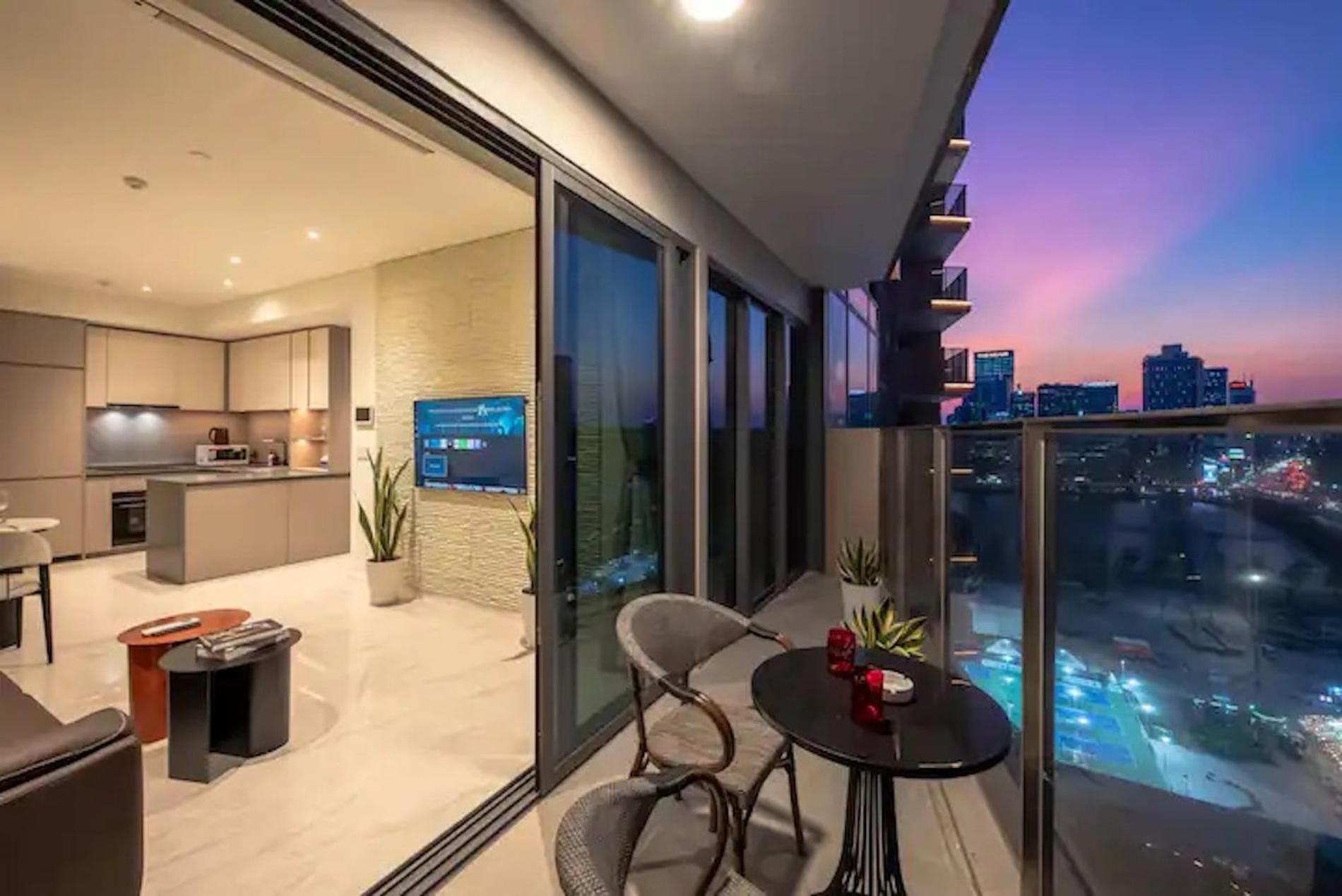 The Metropole -Complex "Opera, Crest, Galleria " -Free Pool-Gym-Sauna Room-Yoga Room โฮจิมินห์ซิตี้ ภายนอก รูปภาพ